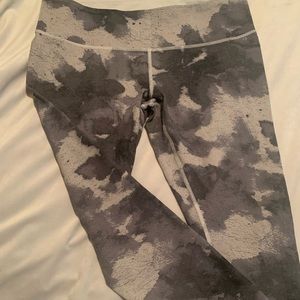 Lululemon GOOD CONDITION. Gray workout leggings